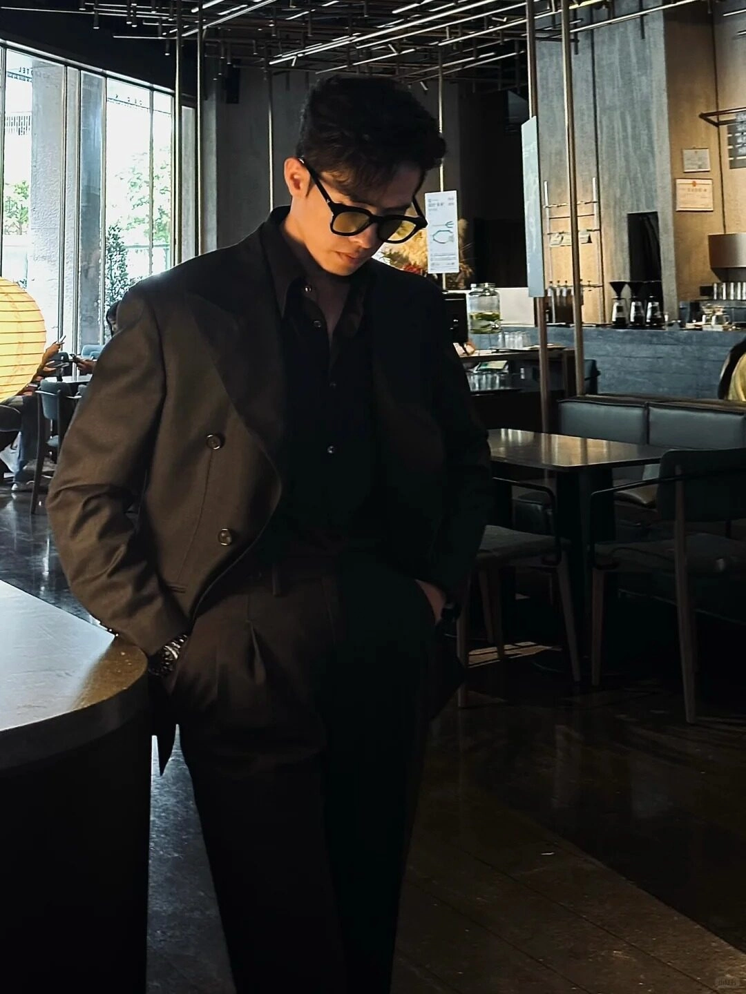 ảnh nam mặc vest ngầu