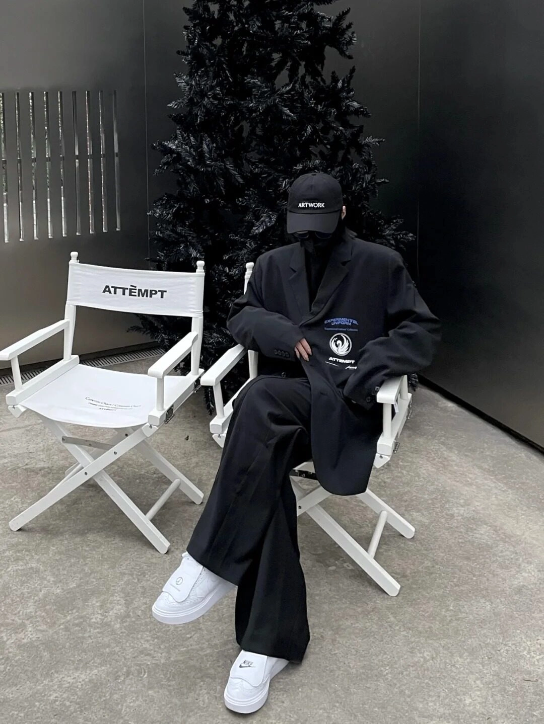 ảnh nam mặc vest che mặt