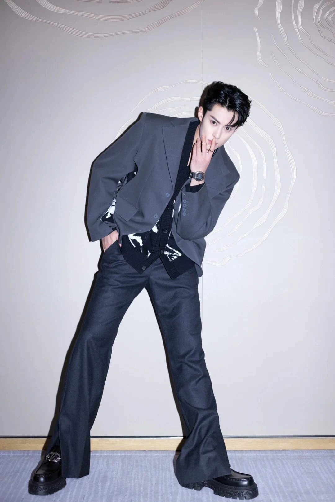 ảnh nam mặc vest ngầu