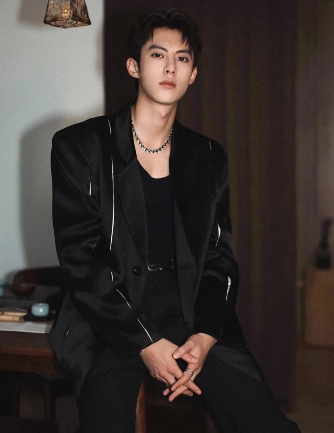 ảnh nam mặc vest ngầu