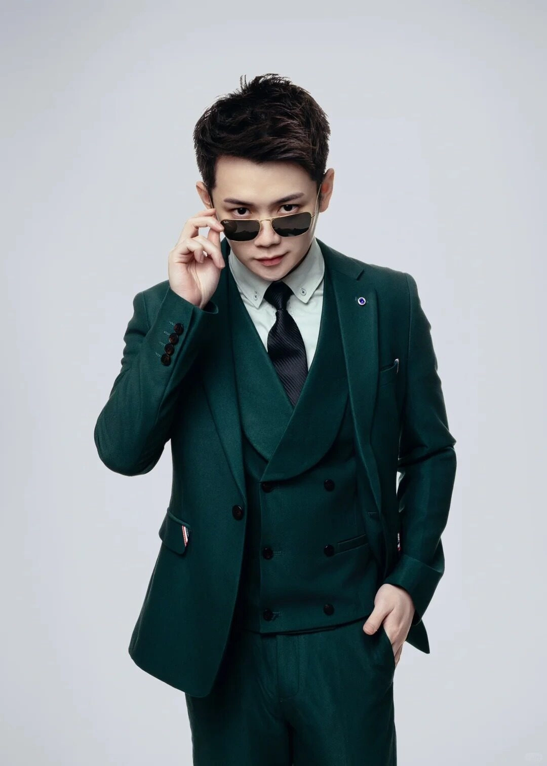 ảnh nam mặc vest ngầu