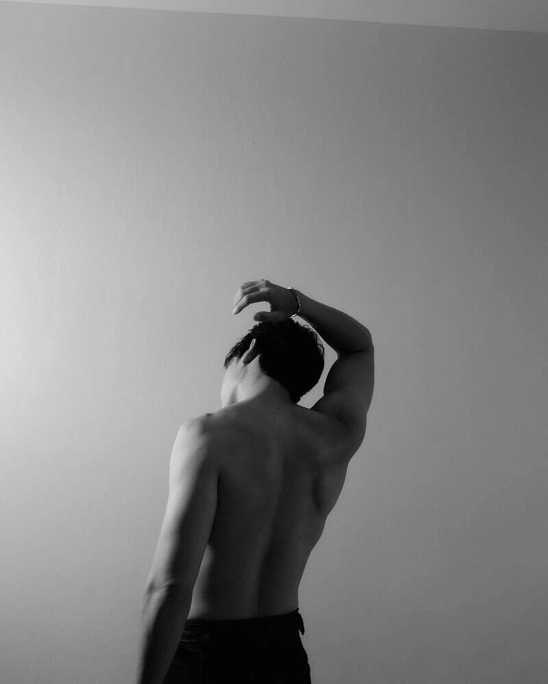 Hình ảnh bóng lưng bí ẩn