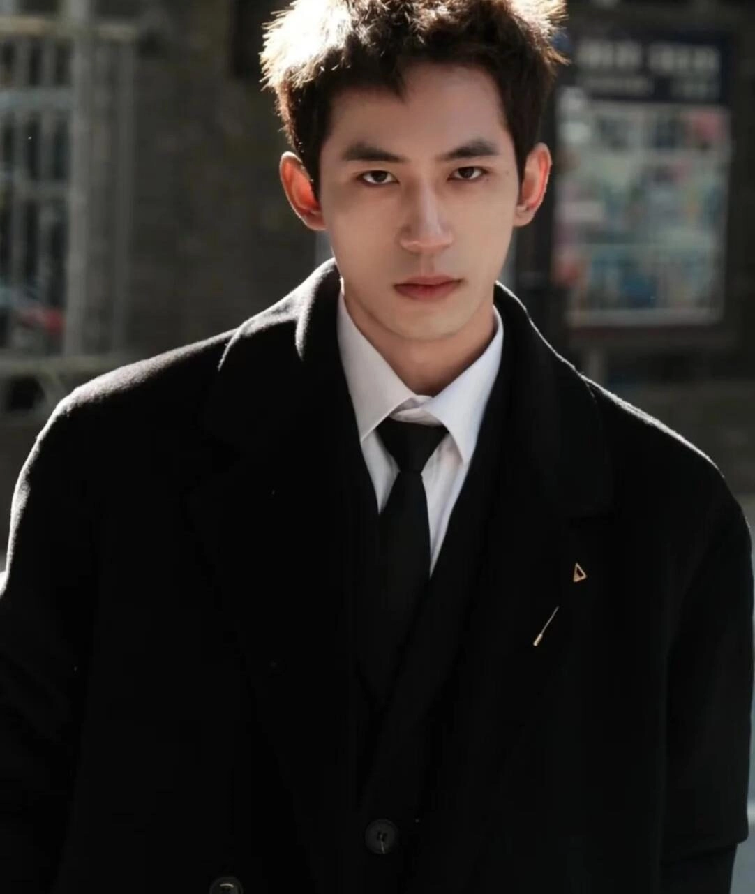 ảnh nam mặc vest ngầu