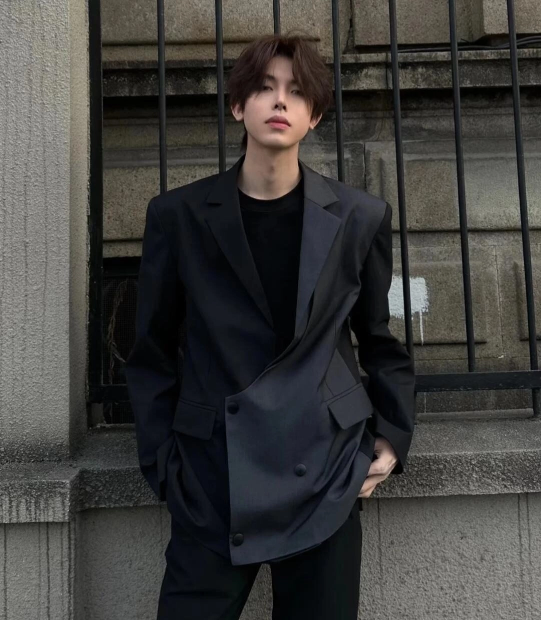 ảnh nam mặc vest ngầu