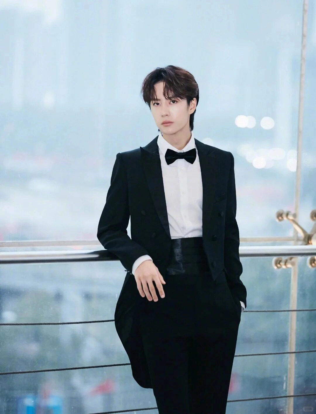 ảnh nam mặc vest ngầu