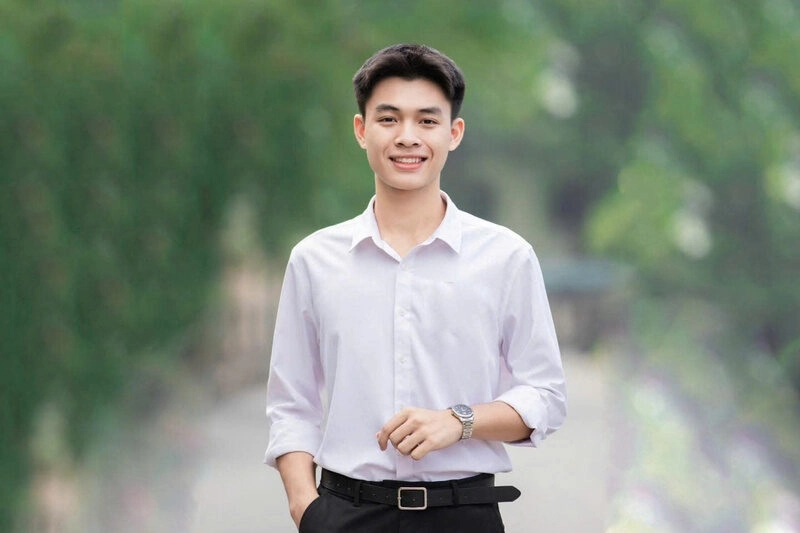 Hình ảnh nam sinh đại học chững chạc