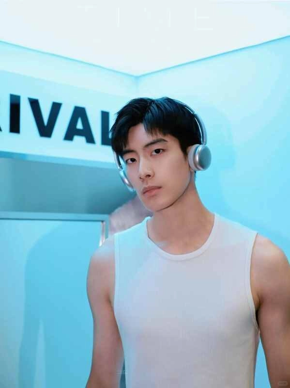 Ảnh trai đẹp đeo tai nghe