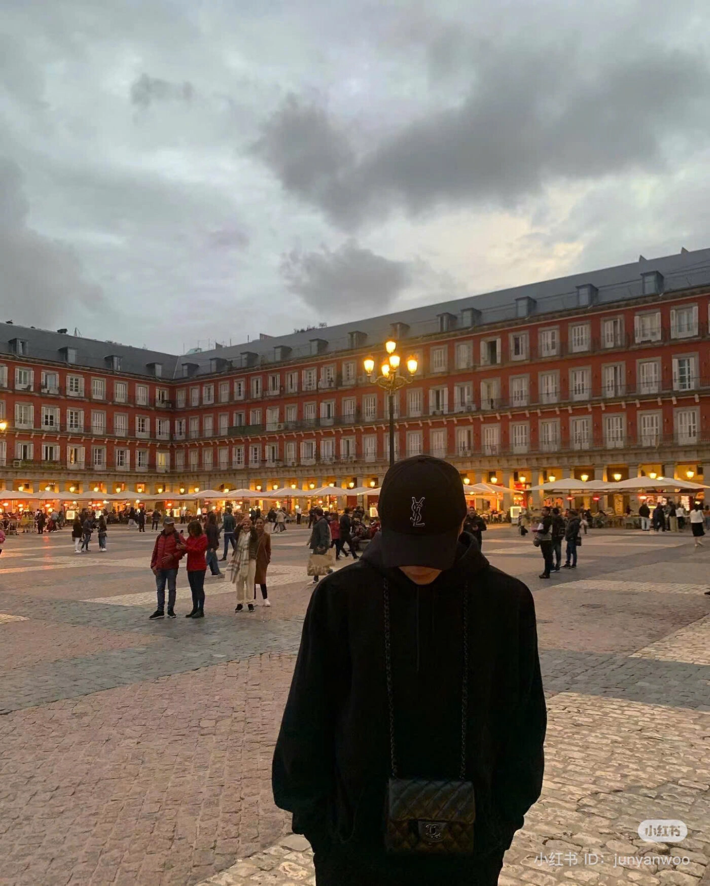 ảnh đội mũ che mặt nam