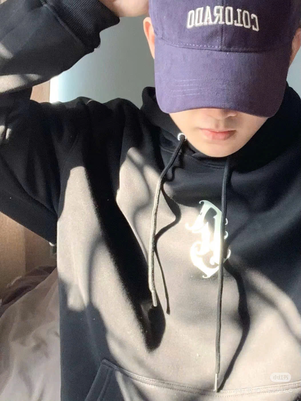 ảnh đội mũ che mặt nam