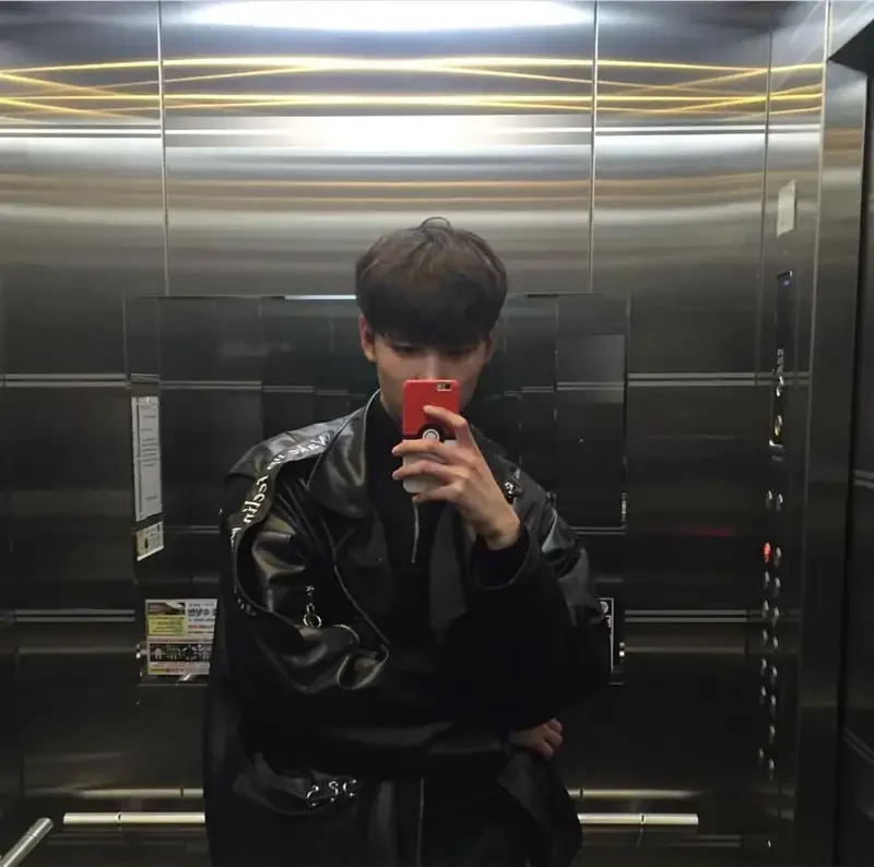 Ảnh nam che mặt ngầu