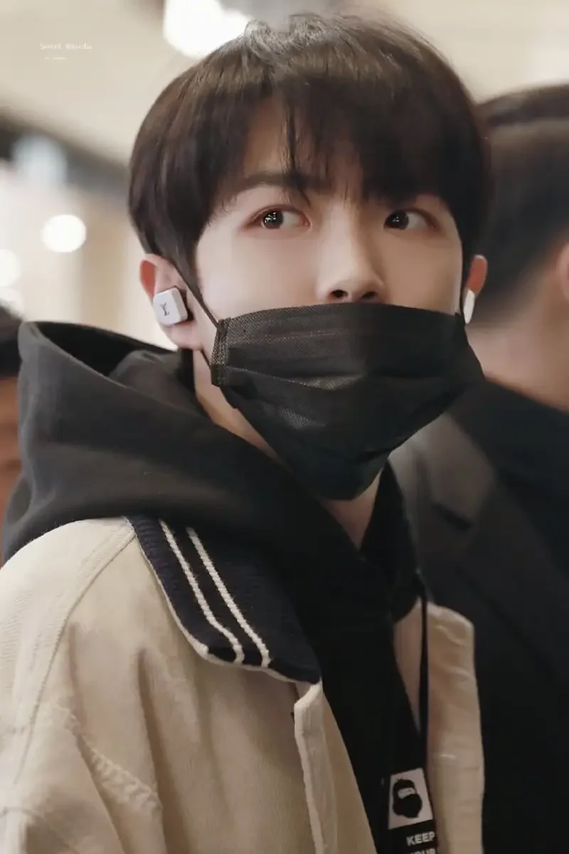 Ảnh nam buồn che mặt