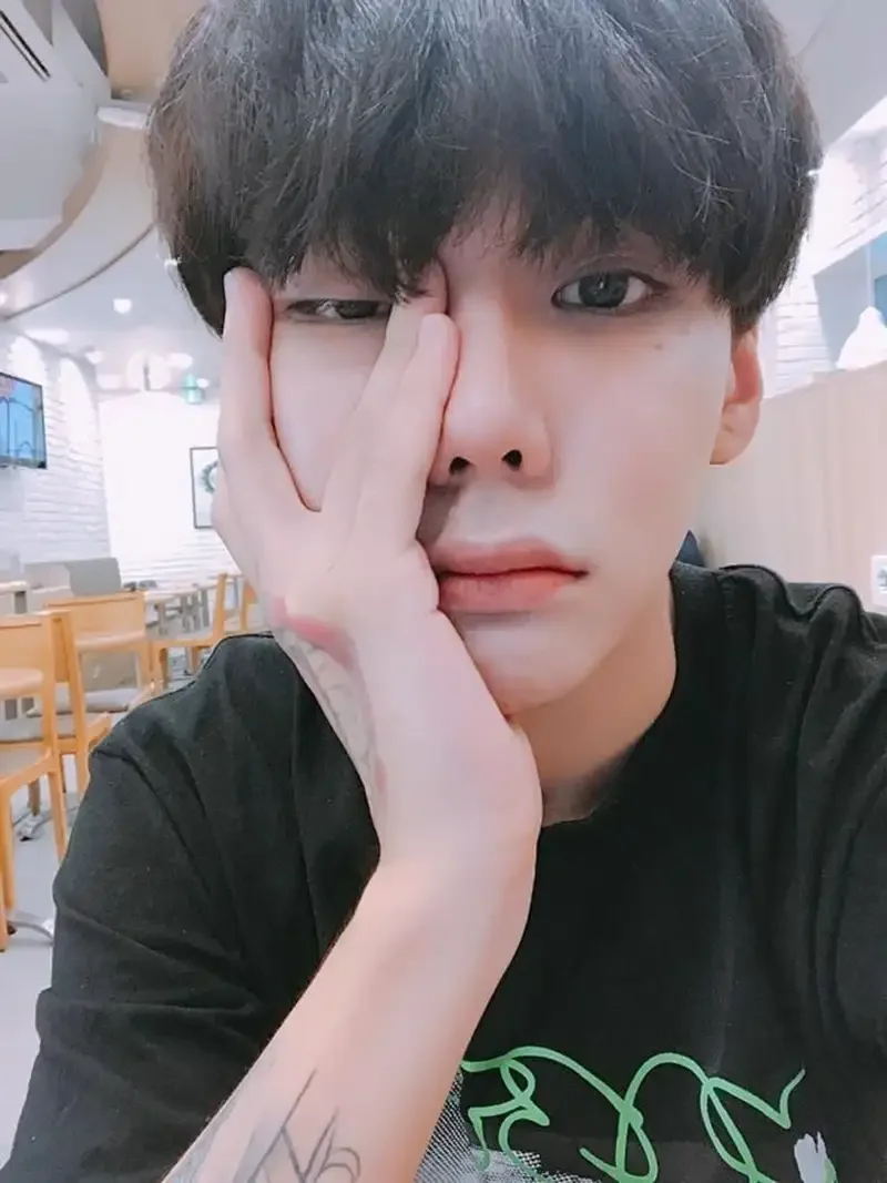 Ảnh trai đẹp 2k4 che mặt