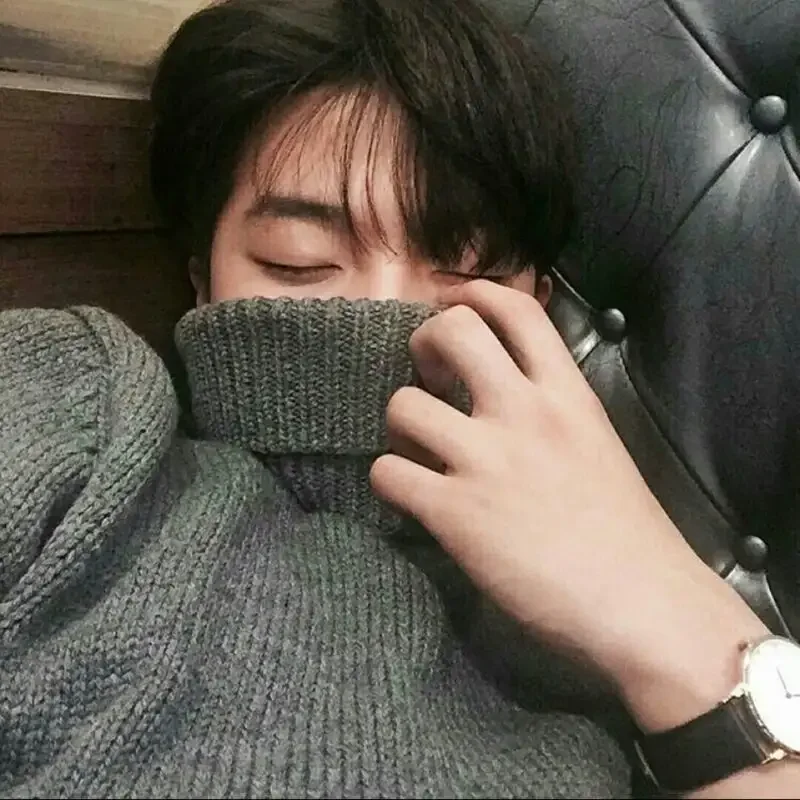 Ảnh nam che mặt bằng tay