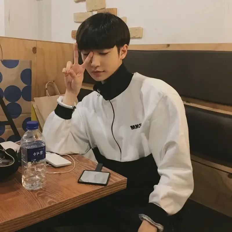 Ảnh nam che mặt cute