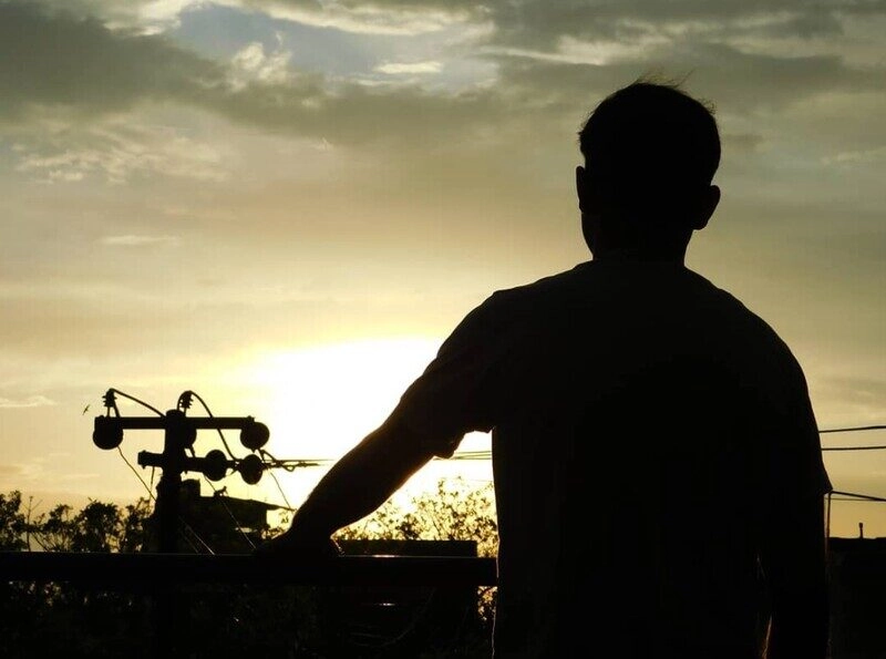 ảnh nam chụp sau lưng ngầu