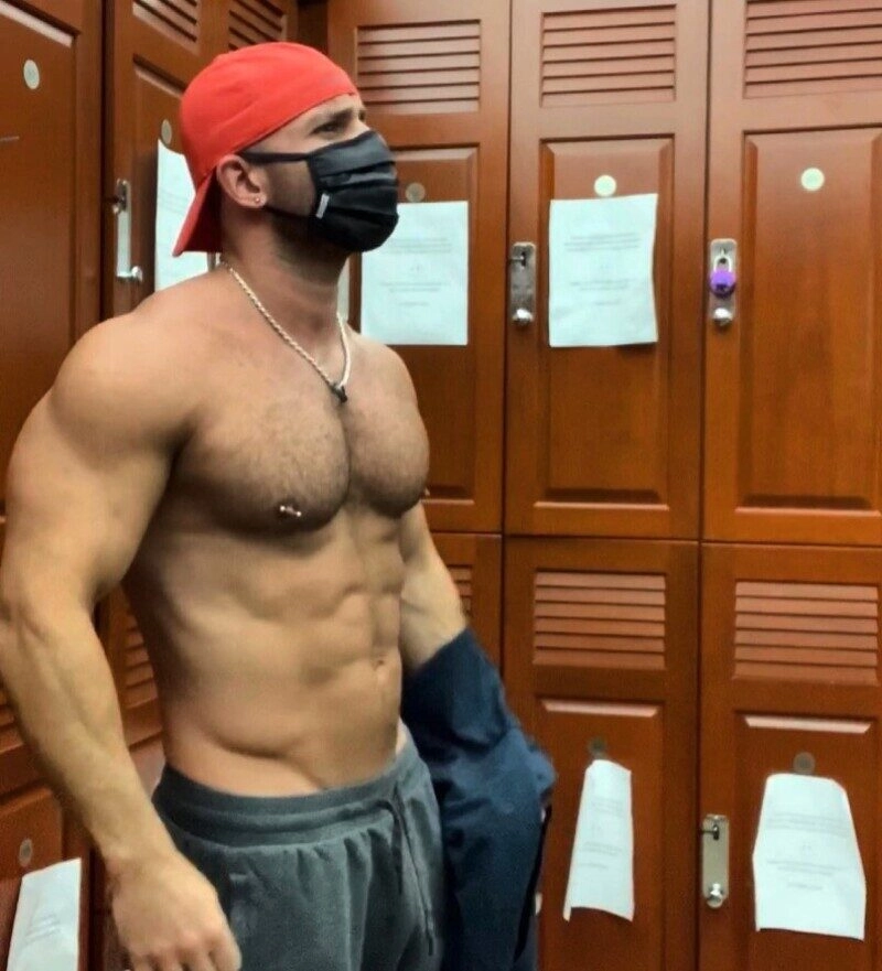 ảnh nam giới che mặt