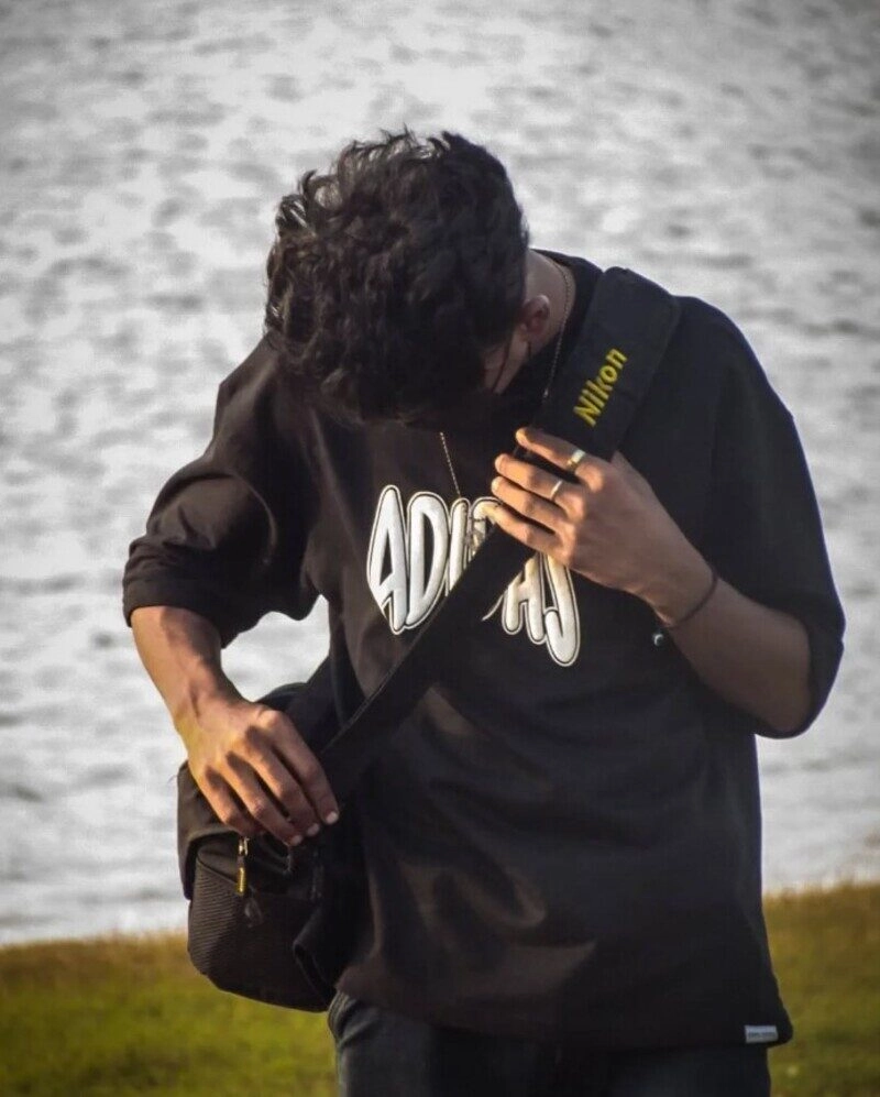 ảnh nam giới che mặt