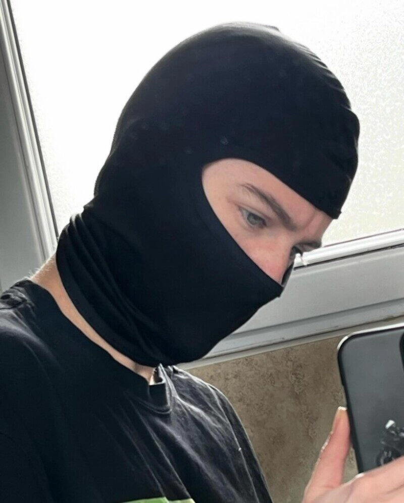 ảnh nam giới che mặt