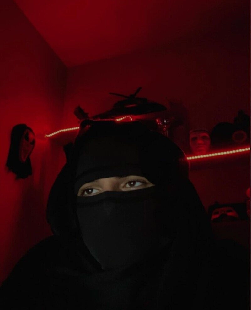 ảnh nam giới che mặt