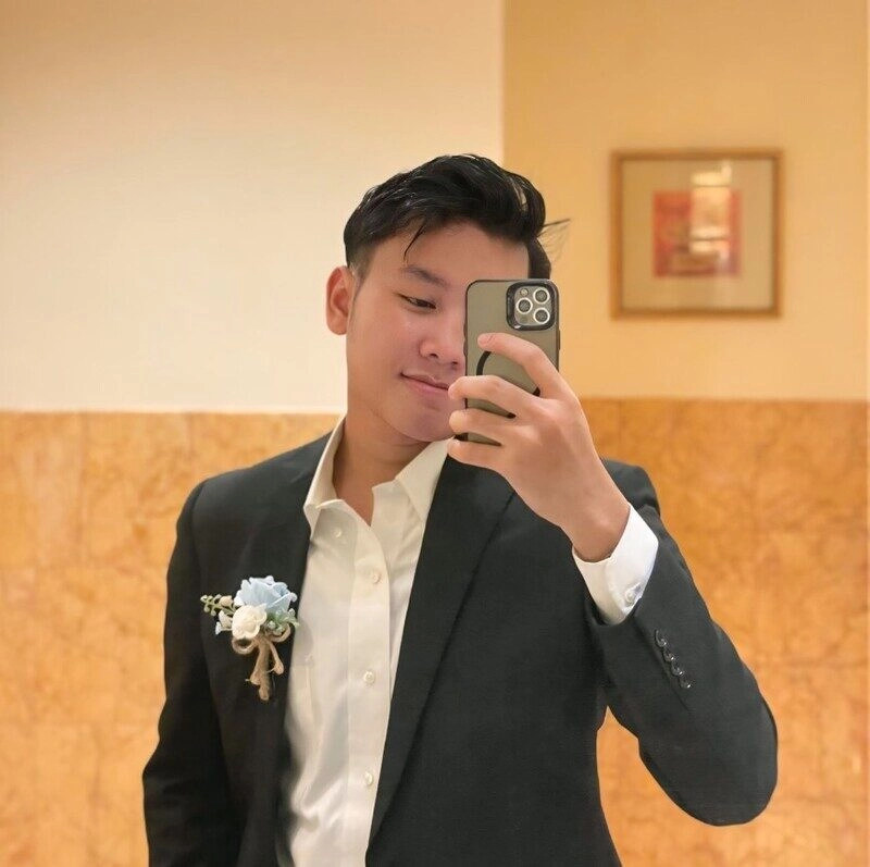 ảnh nam mặc vest che mặt