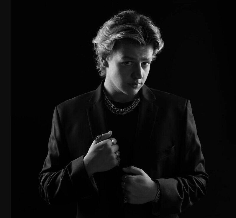 ảnh nam mặc vest ngầu