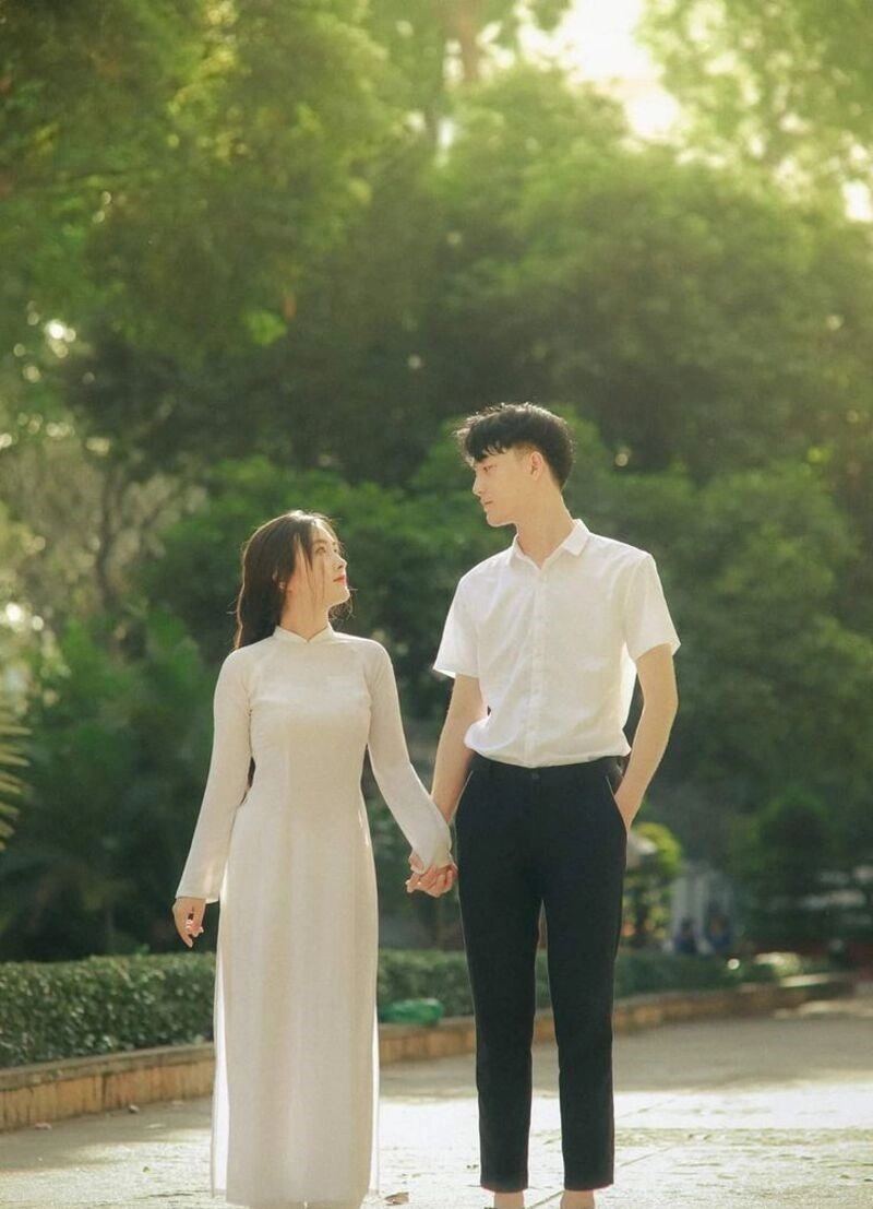 ảnh nắm tay người yêu học sinh, chụp ảnh nắm tay