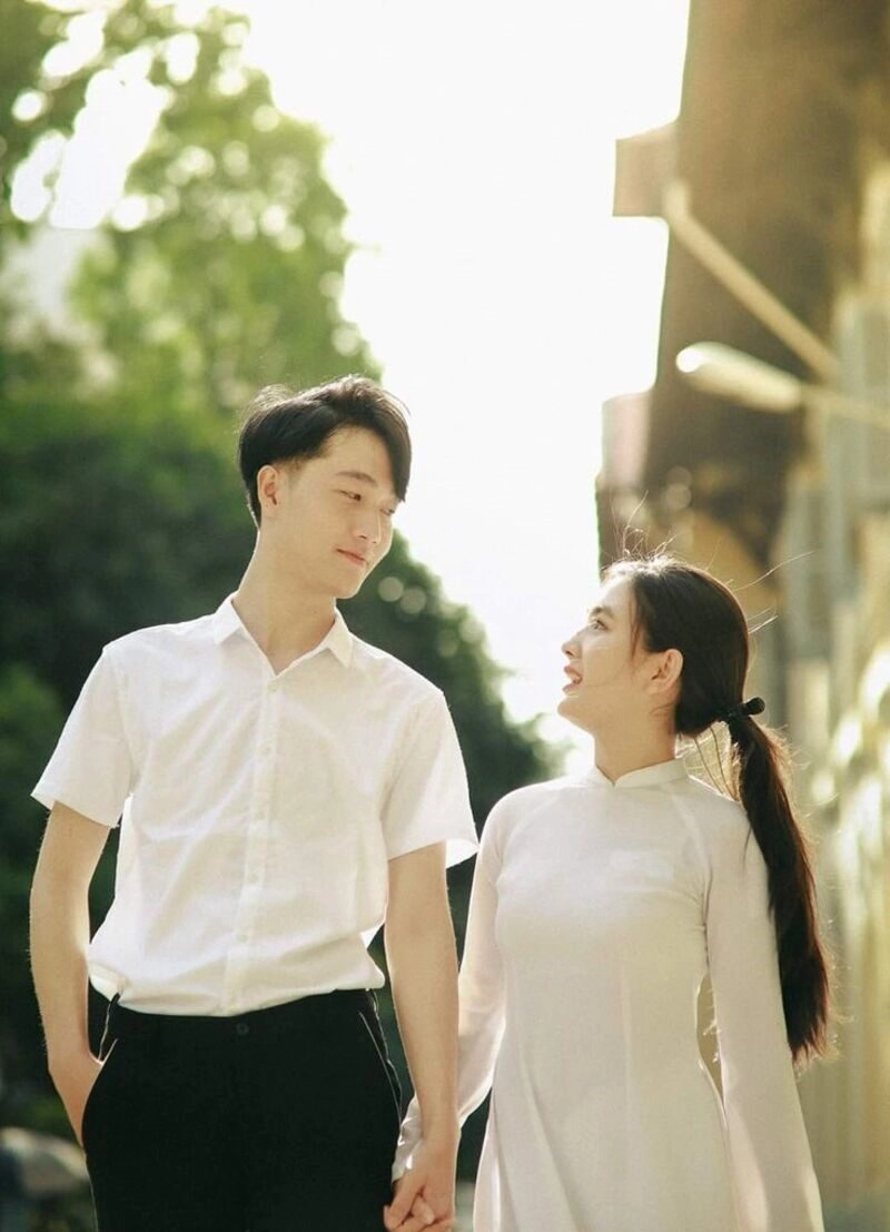 ảnh nắm tay người yêu học sinh, chụp ảnh nắm tay