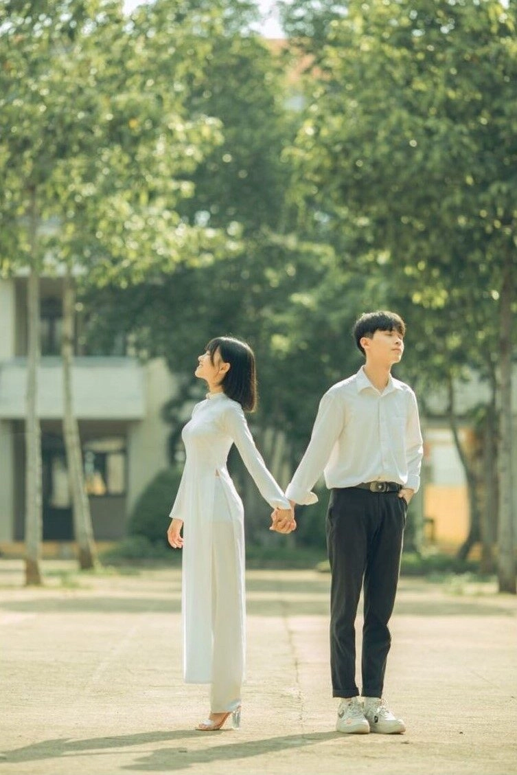 ảnh nắm tay người yêu học sinh, chụp ảnh nắm tay