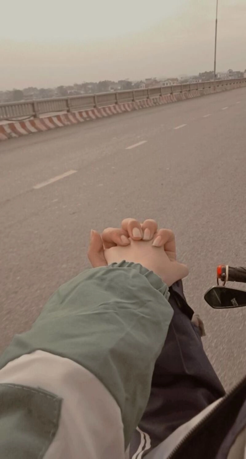 ảnh nắm tay đẹp học sinh, ảnh nam nữ nắm tay