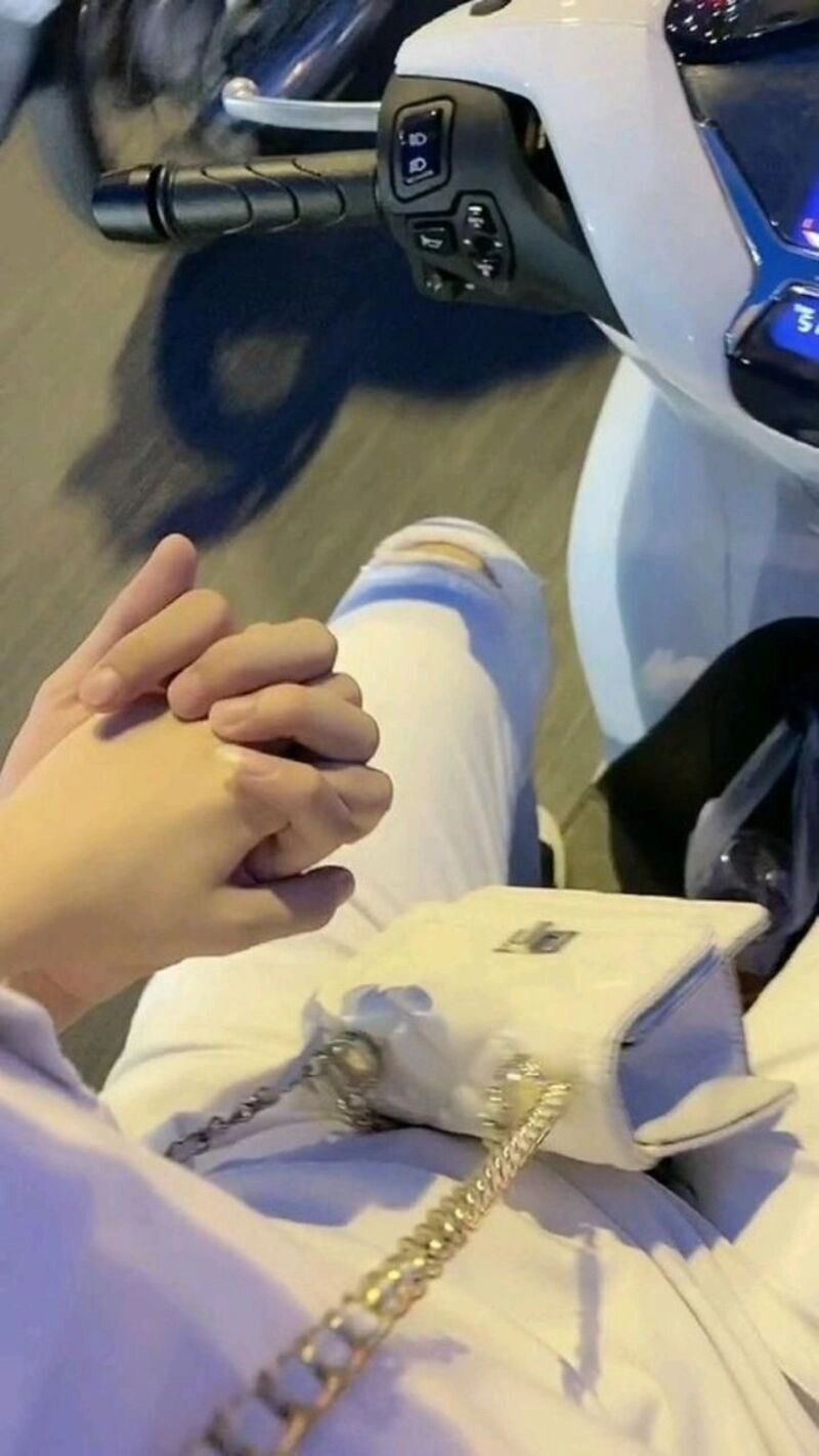 ảnh nắm tay đẹp học sinh, ảnh nam nữ nắm tay