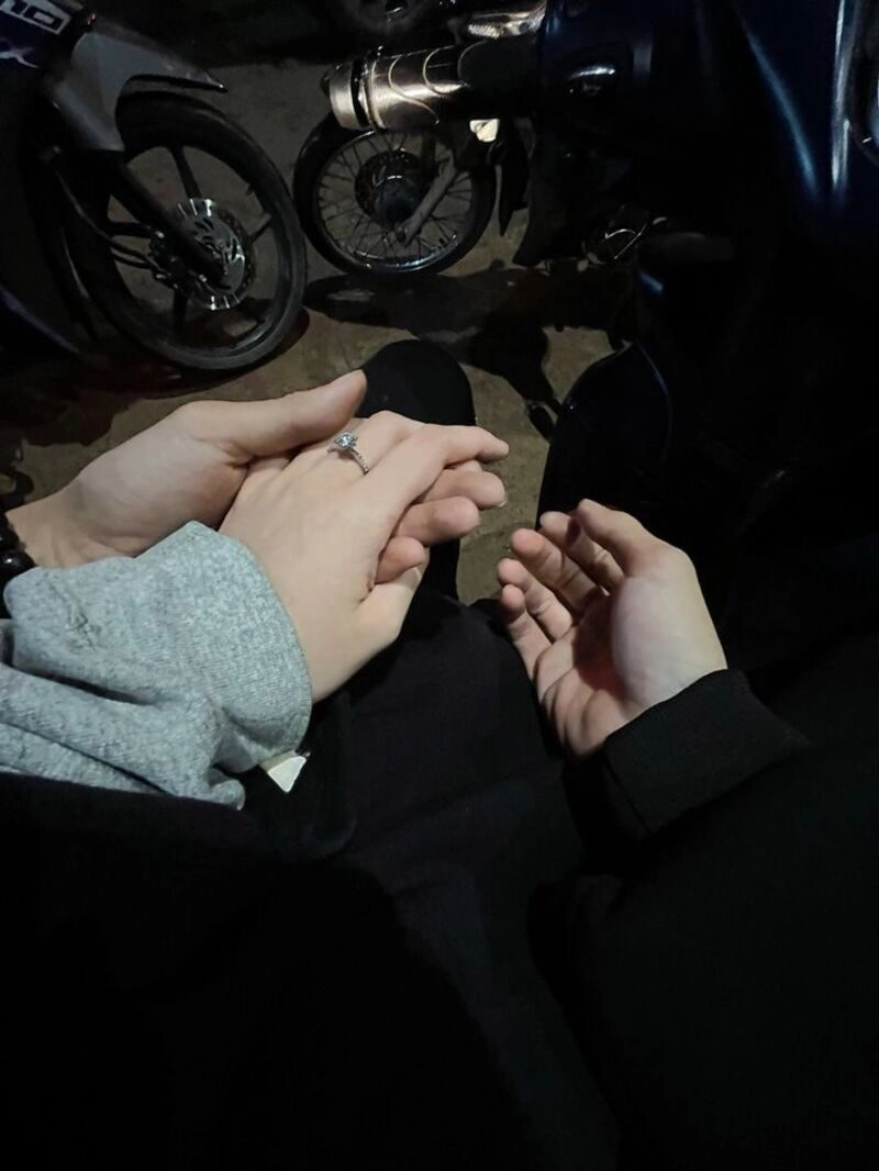 tải ảnh nắm tay đẹp, ảnh nắm tay nhau tự chụp