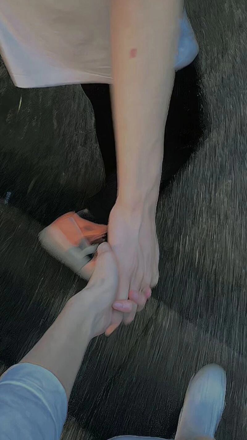 tải ảnh nắm tay đẹp, ảnh nắm tay nhau tự chụp