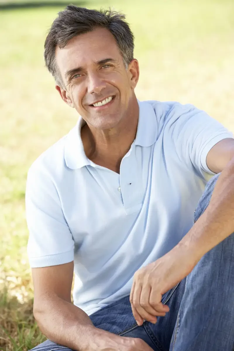 Ảnh mạng nam trung niên trong bộ vest