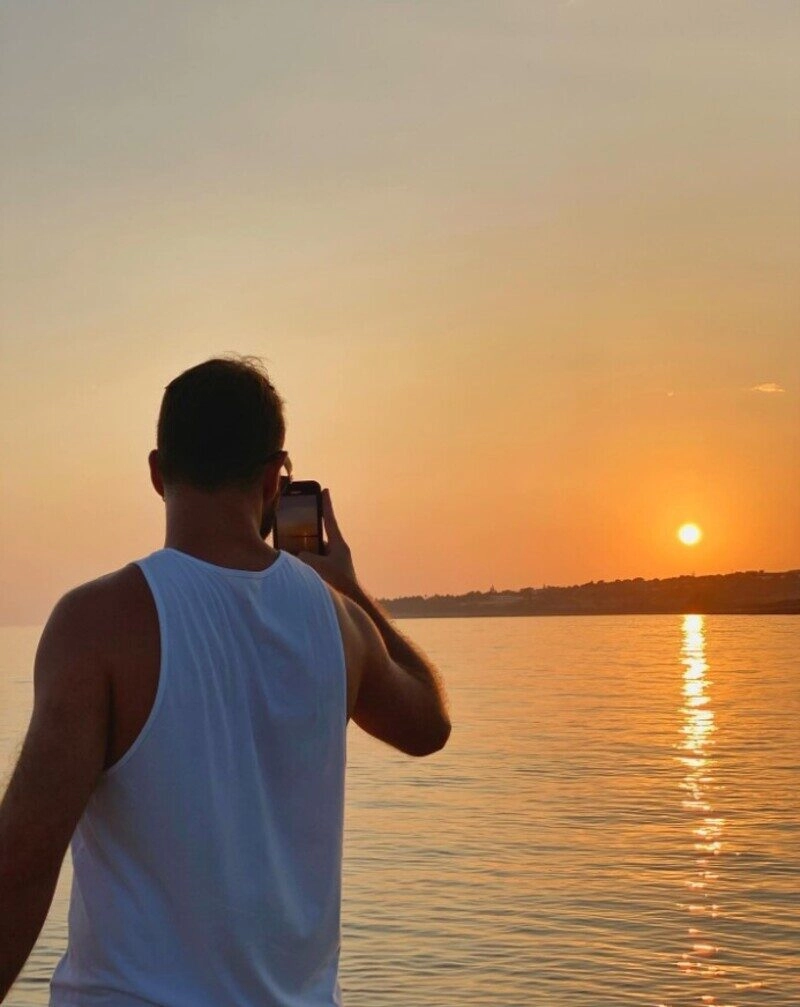 ảnh nam từ sau lưng