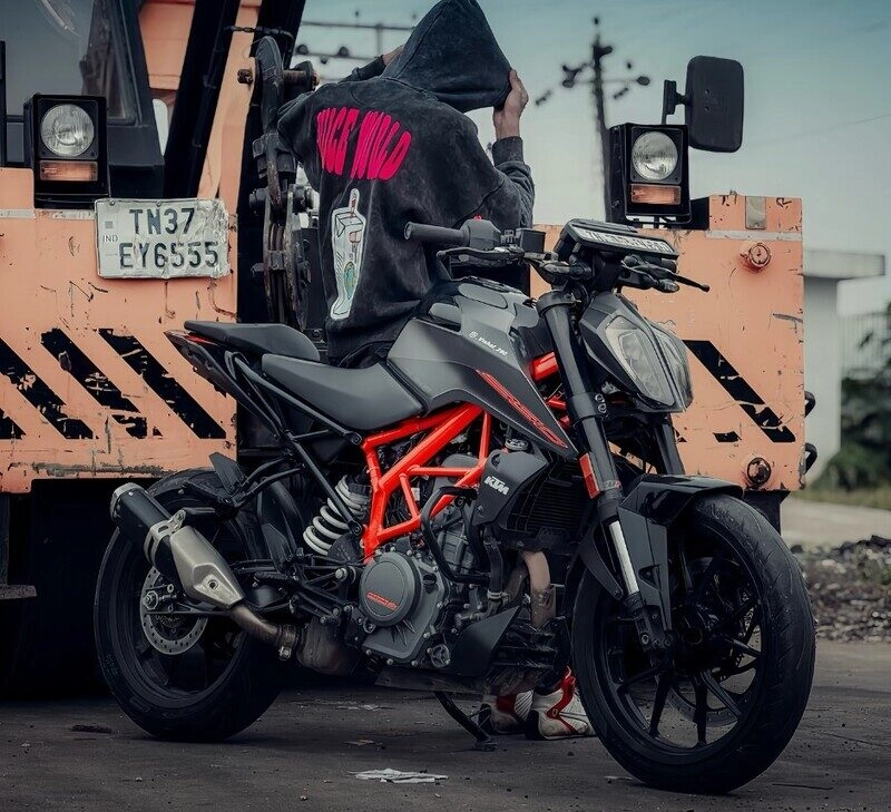 ảnh ngồi trên xe độ