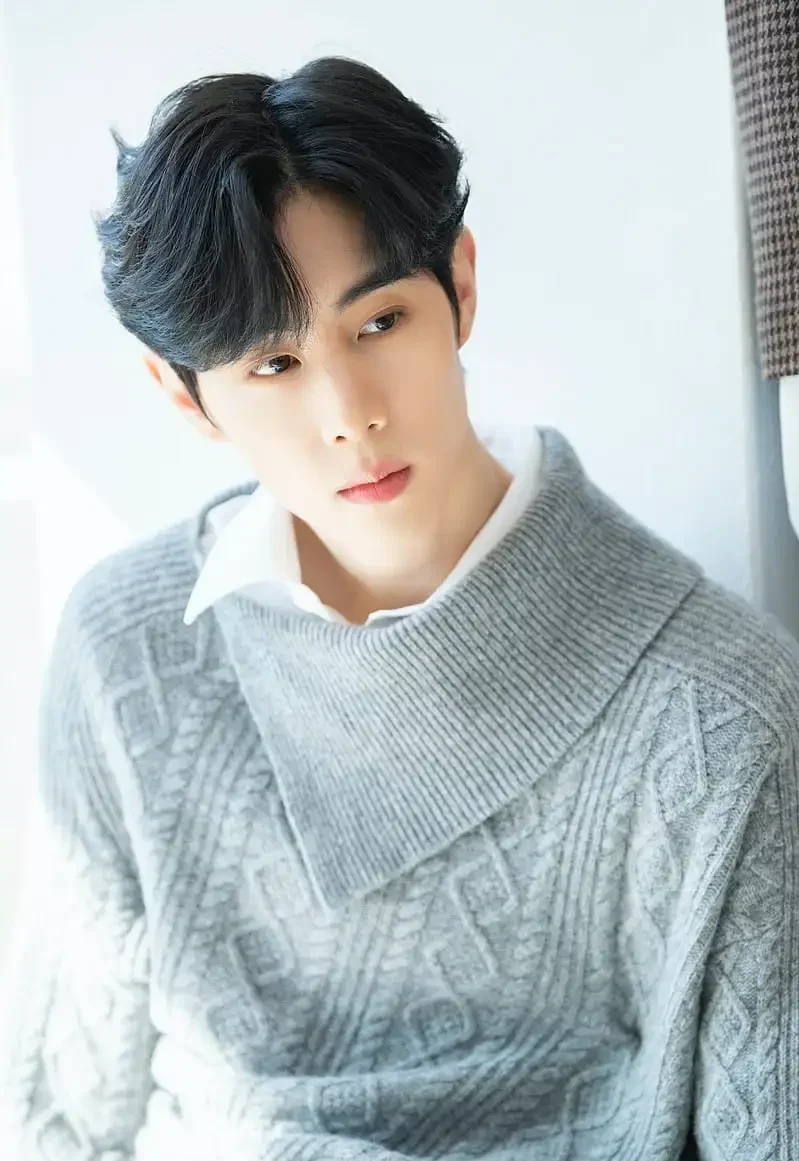 Ảnh selfie cho nam tạo dáng năng động