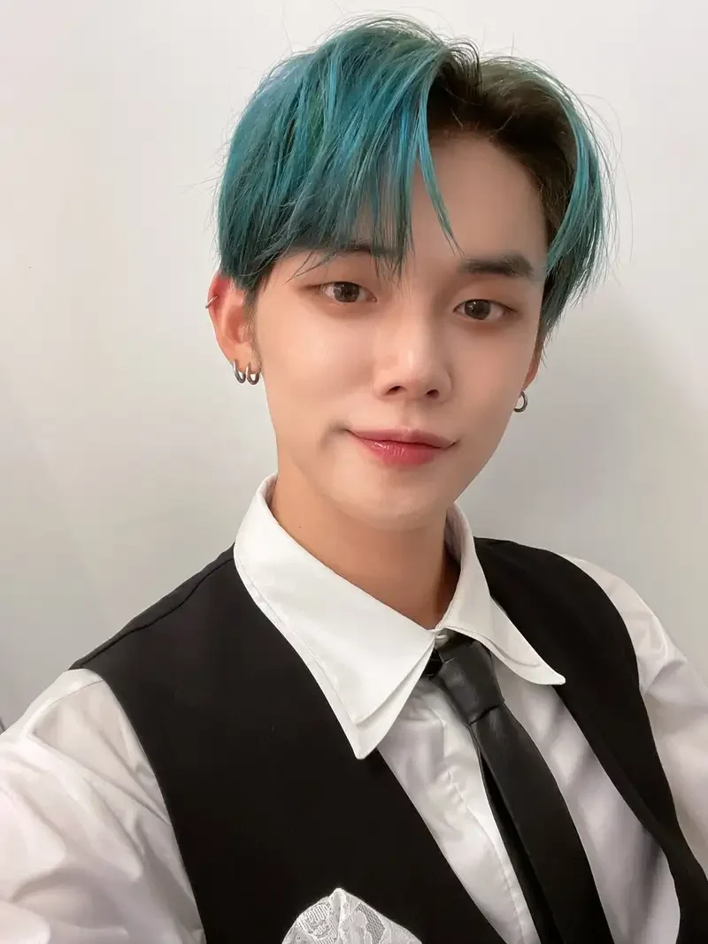 Ảnh selfie nam che mặt