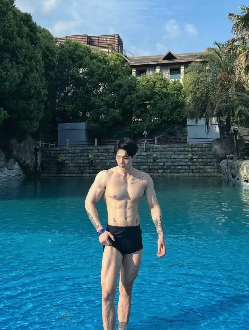 Hình ảnh trai đẹp 6 múi