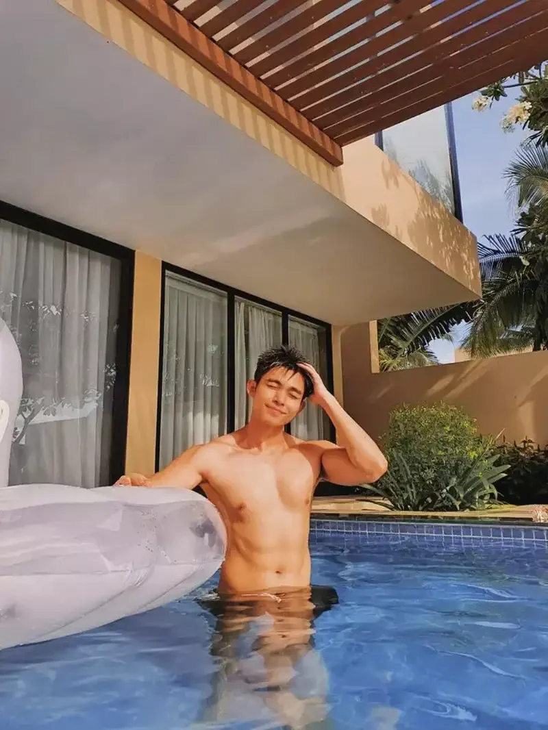 Ảnh trai đẹp cơ bắp với dáng 6 múi