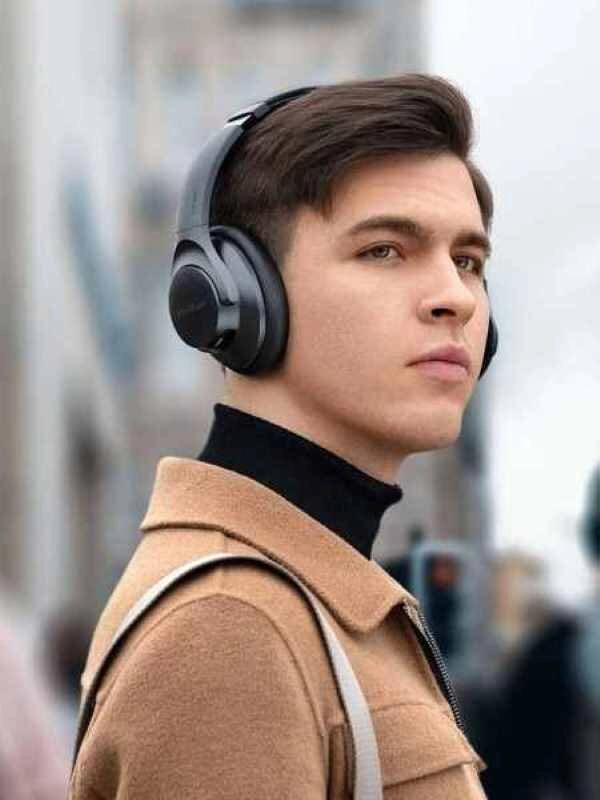 Ảnh trai đẹp đeo tai nghe