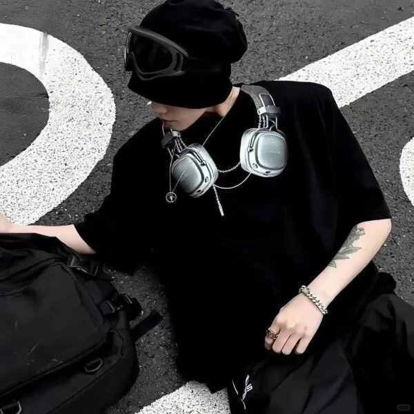 Ảnh trai đẹp đeo tai nghe