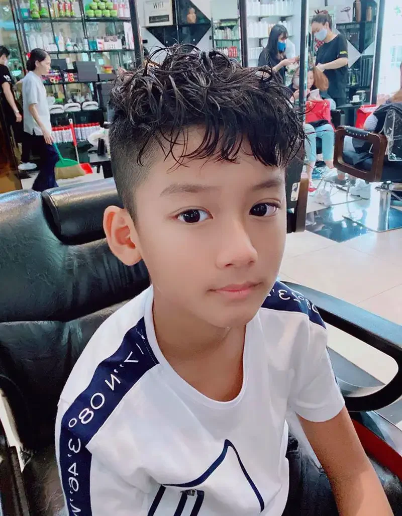 Ảnh trai đẹp 10 tuổi Việt Nam che mặt