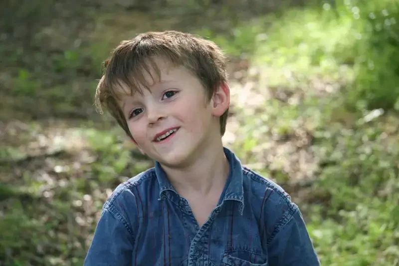 Ảnh trai đẹp 10 tuổi đang tạo dáng