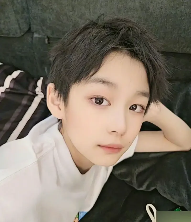 Ảnh trai đẹp lớp 12 với dáng chụp chuẩn men