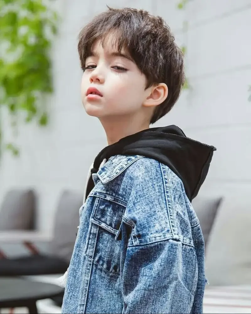 Ảnh trai đẹp 12 tuổi chụp góc nghiêng