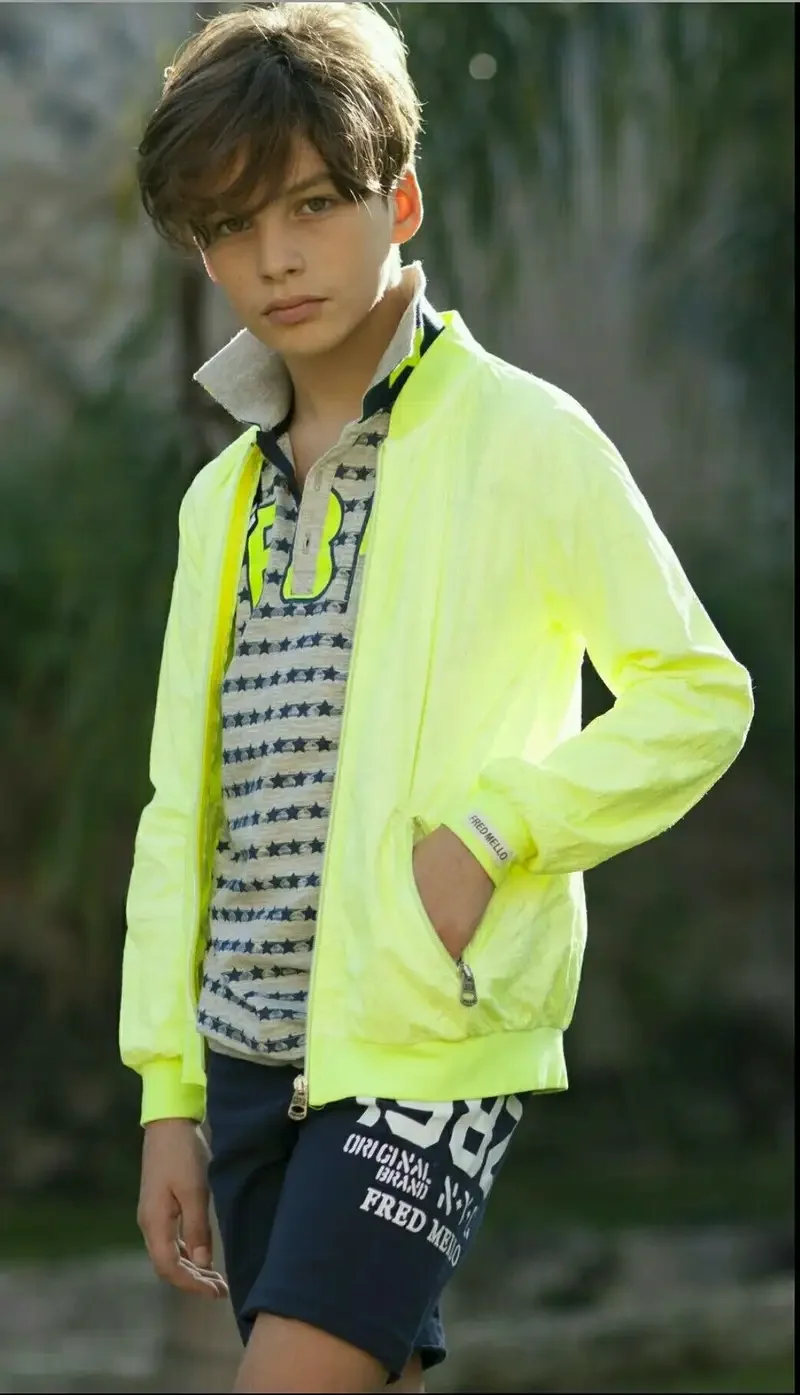 Ảnh trai đẹp lớp 12 chụp góc nghiêng