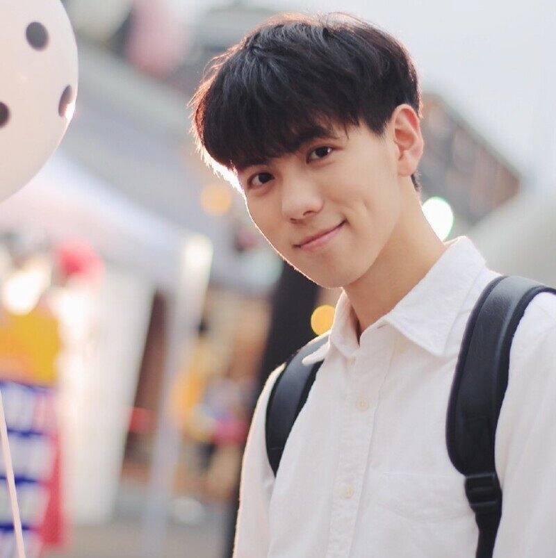 ảnh trai đẹp 17 tuổi mặc đồng phục