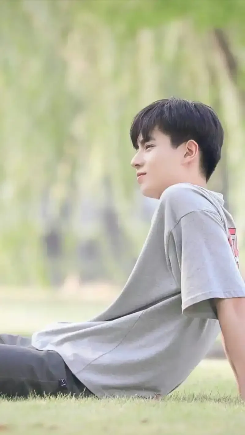 Ảnh trai đẹp 2k1 khuôn mặt thanh tú