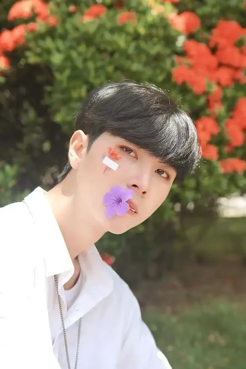 Ảnh trai đẹp 2k2 trong không gian nội thất hiện đại