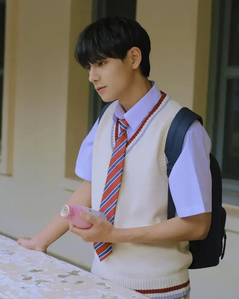 Ảnh trai đẹp 2k1 với góc nghiêng thần thánh